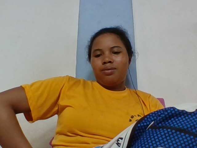 Juliah1a live cam on BongaCams