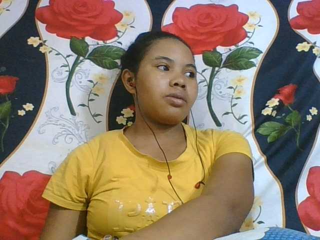 Juliah1a live cam on BongaCams