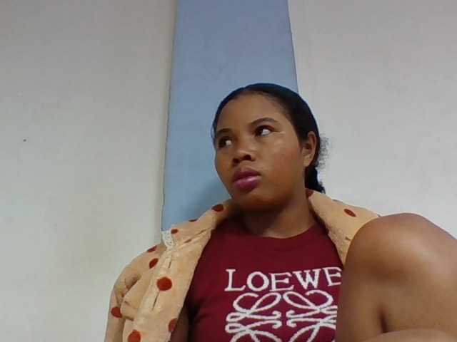 Juliah1a live cam on BongaCams