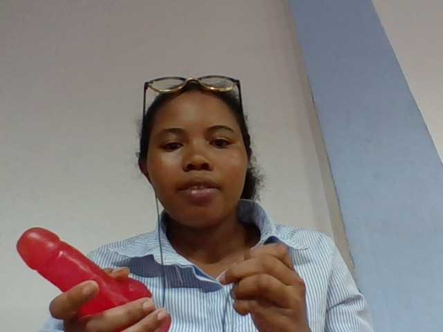 Juliah1a live cam on BongaCams