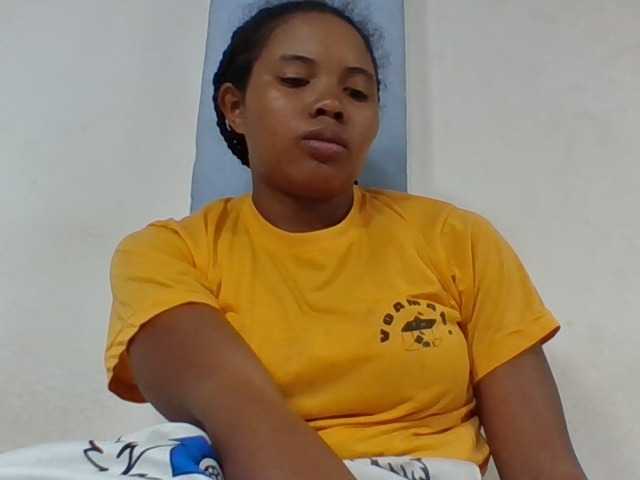 Juliah1a live cam on BongaCams