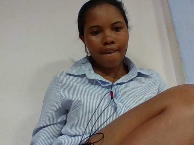 Juliah1a live cam on BongaCams