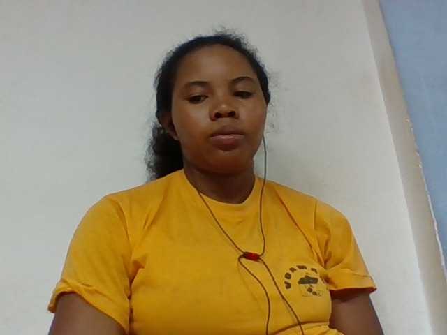 Juliah1a live cam on BongaCams