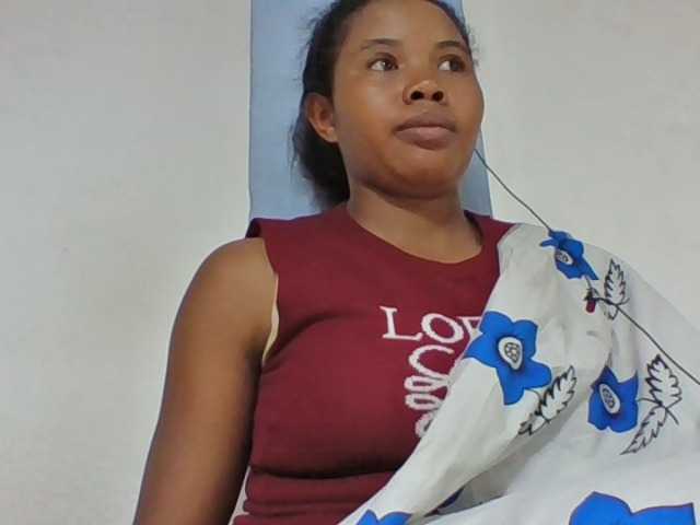 Juliah1a live cam on BongaCams