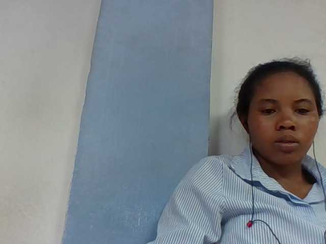 Juliah1a live cam on BongaCams
