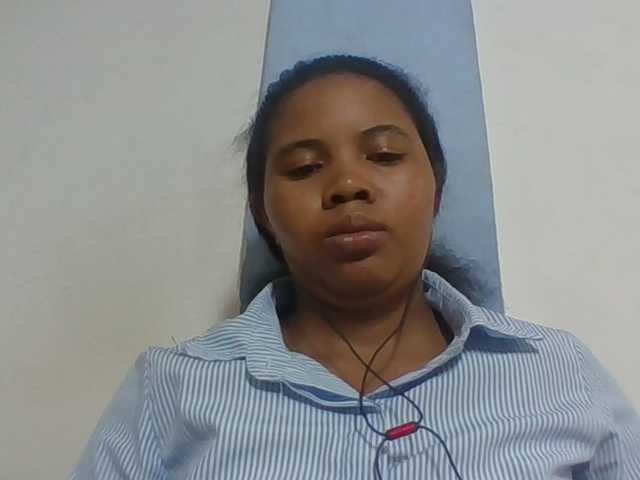 Juliah1a live cam on BongaCams