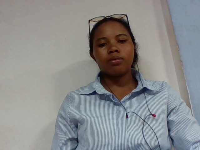 Juliah1a live cam on BongaCams