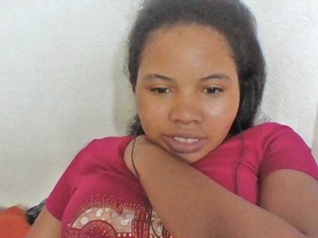 Juliah1a live cam on BongaCams