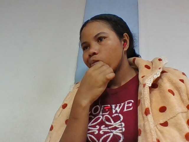Juliah1a live cam on BongaCams
