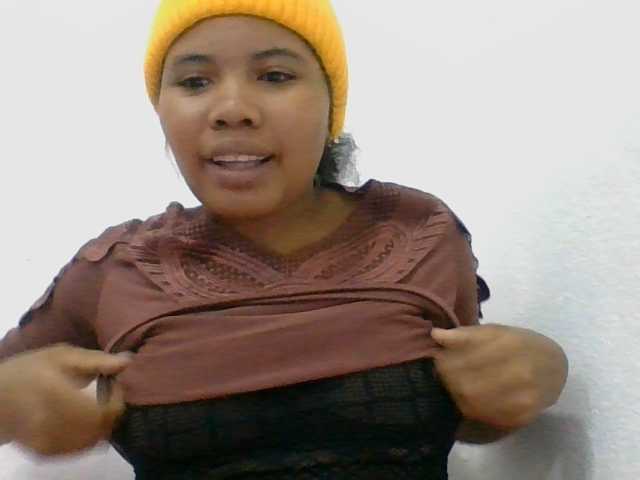 Juliah1a live cam on BongaCams