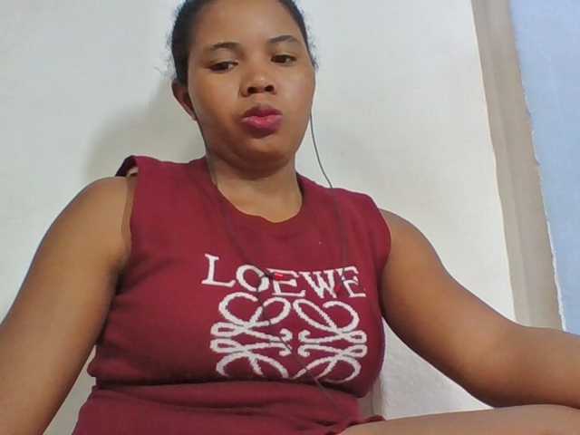 Juliah1a live cam on BongaCams