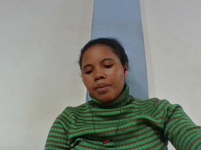 Juliah1a live cam on BongaCams