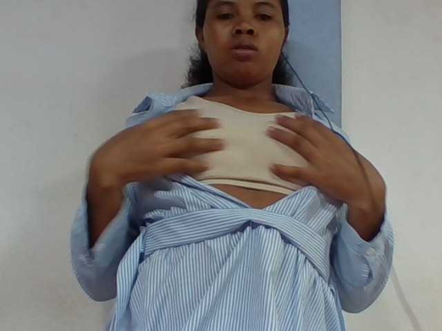 Juliah1a live webcam show