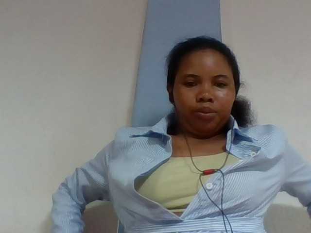 Juliah1a live cam on BongaCams