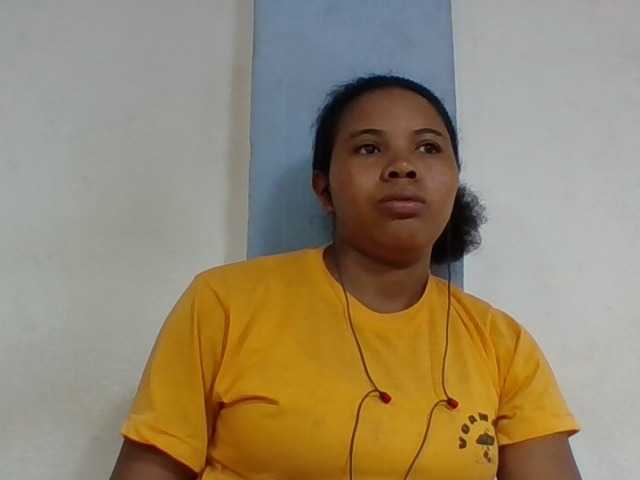 Juliah1a live cam on BongaCams