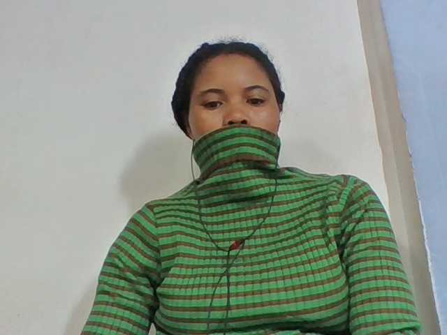 Juliah1a live cam on BongaCams