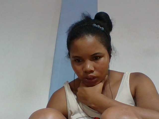 Juliah1a live cam on BongaCams