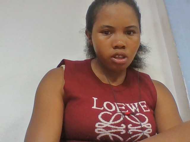 Juliah1a live cam on BongaCams