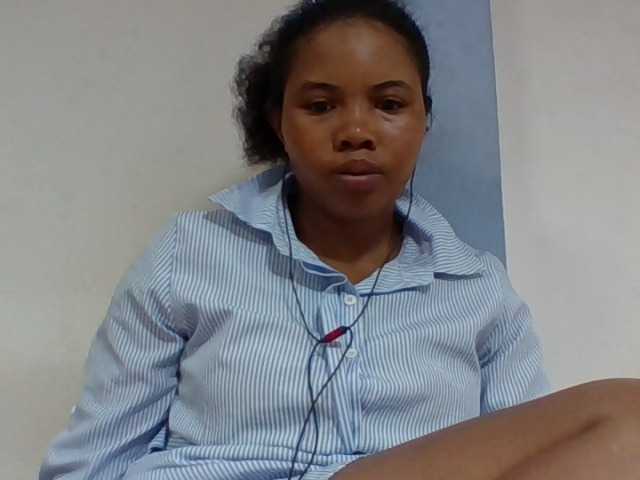 Juliah1a live cam on BongaCams