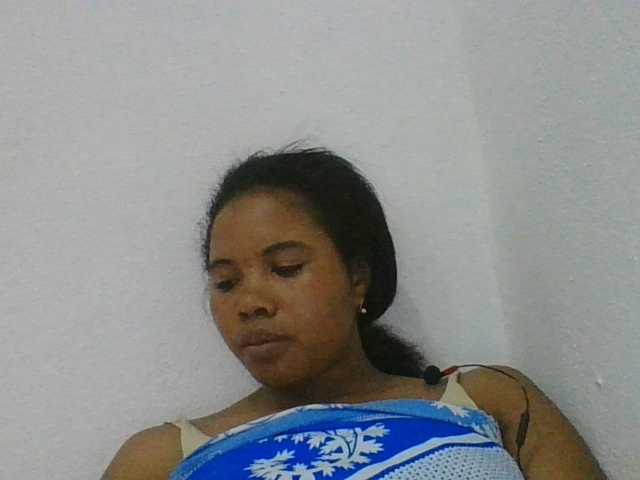 Juliah1a live cam on BongaCams
