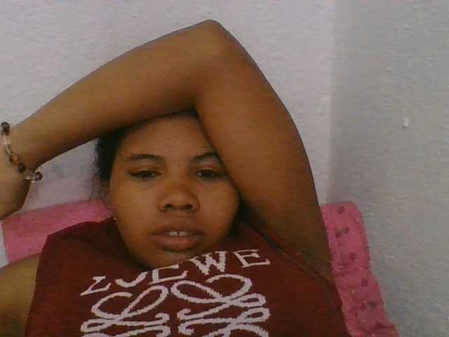 Juliah1a live cam on BongaCams