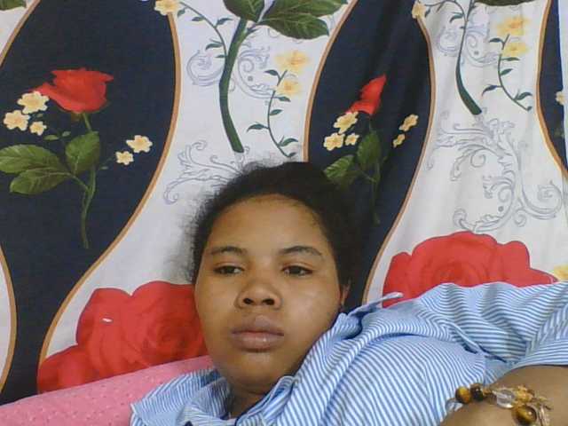 Juliah1a live cam on BongaCams