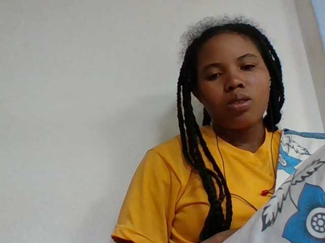Juliah1a live cam on BongaCams