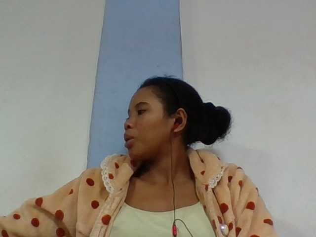 Juliah1a live cam on BongaCams