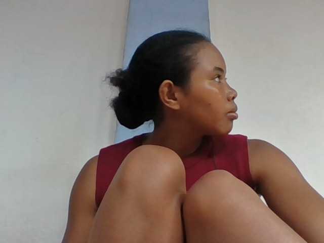 Juliah1a live cam on BongaCams