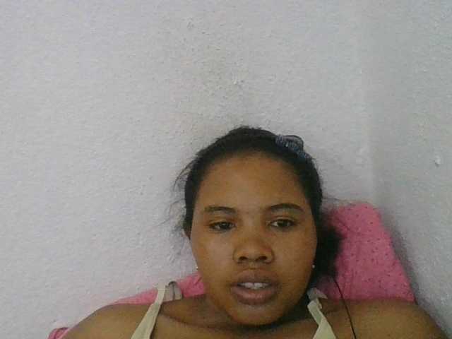 Juliah1a live cam on BongaCams