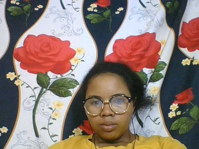 Juliah1a live cam on BongaCams