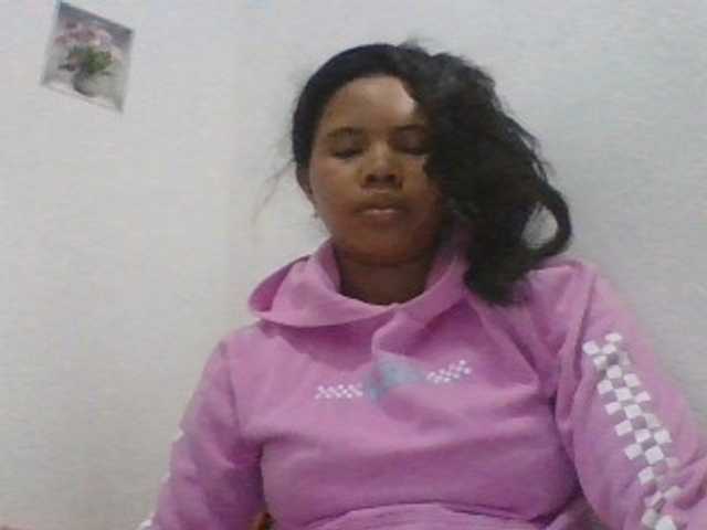 Juliah1a live cam on BongaCams
