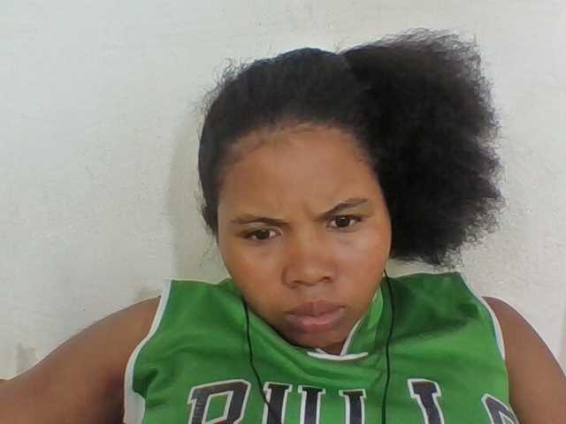 Juliah1a live cam on BongaCams