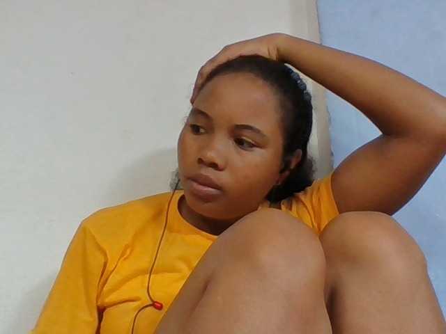 Juliah1a live cam on BongaCams