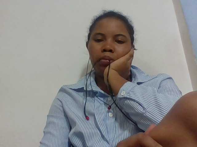 Juliah1a live cam on BongaCams