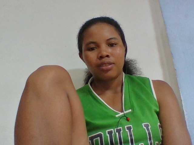 Juliah1a live cam on BongaCams