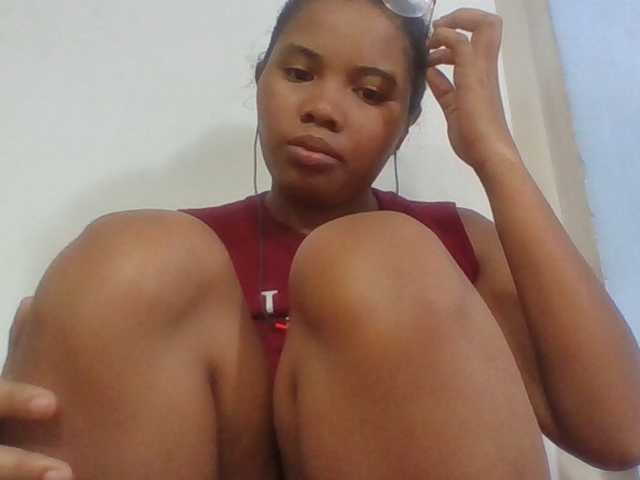 Juliah1a live cam on BongaCams