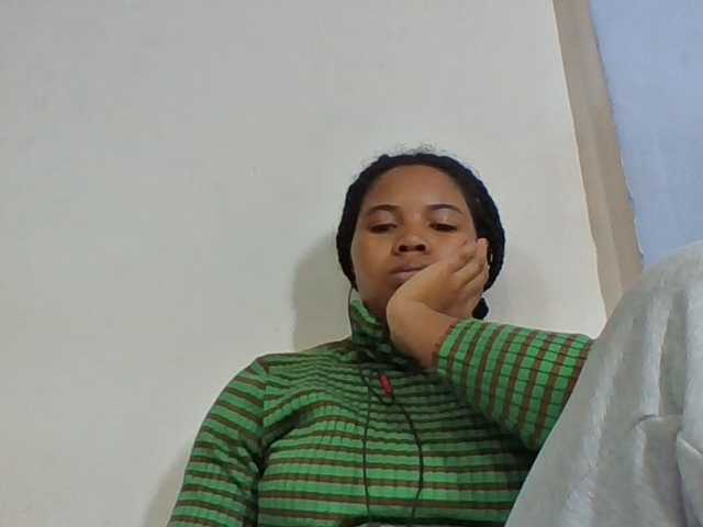 Juliah1a live cam on BongaCams