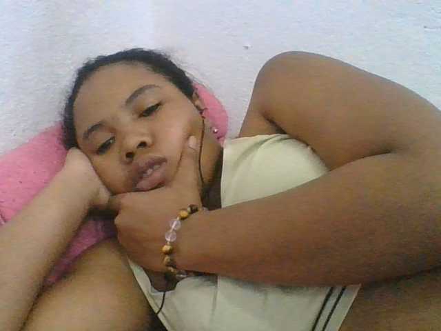 Juliah1a live cam on BongaCams