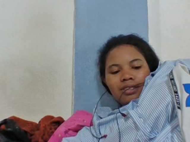 Juliah1a live cam preview
