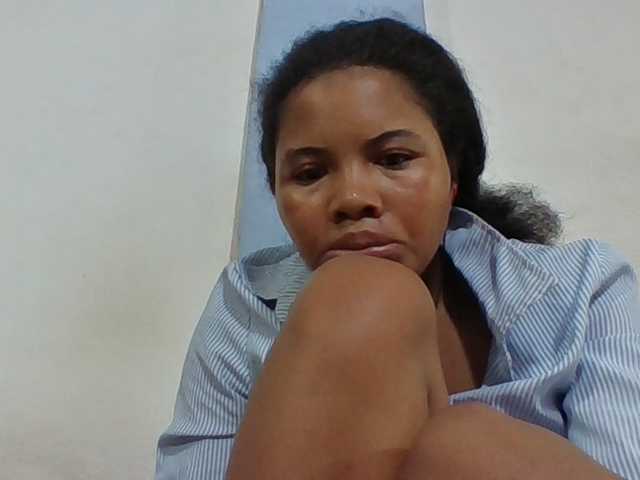 Juliah1a live cam on BongaCams