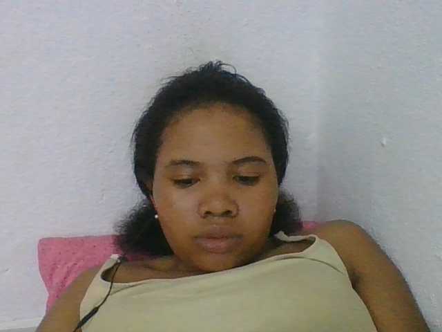 Juliah1a live cam on BongaCams