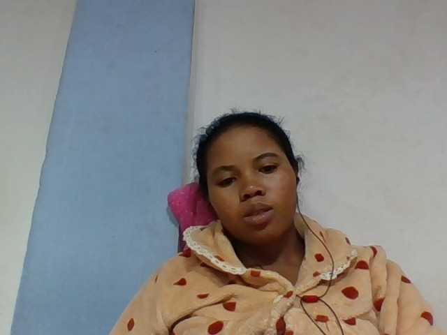 Juliah1a live cam on BongaCams