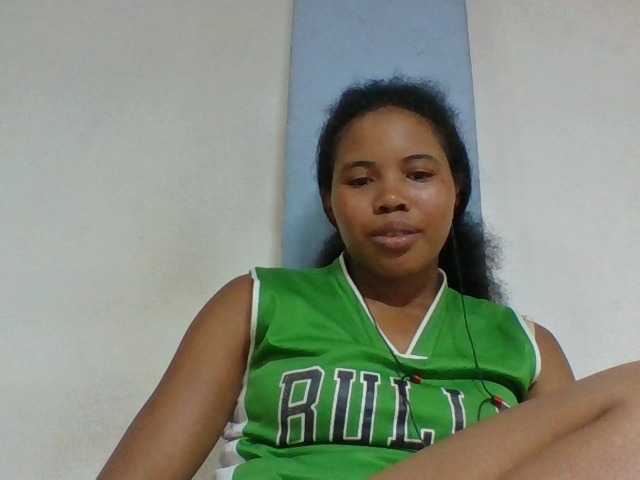 Juliah1a live cam on BongaCams