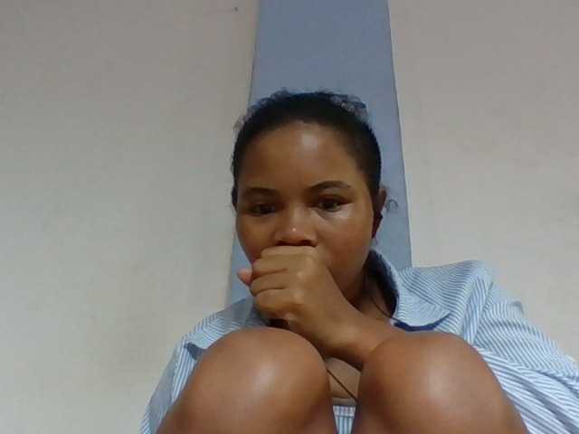 Juliah1a live cam on BongaCams