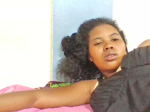 Juliah1a live cam on BongaCams
