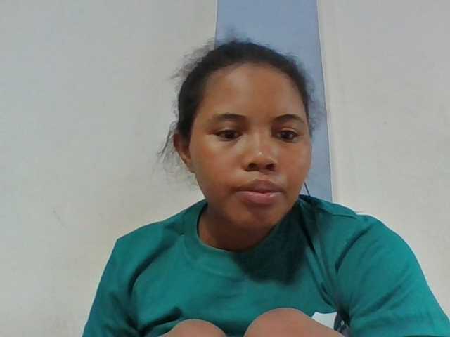 Juliah1a live cam on BongaCams