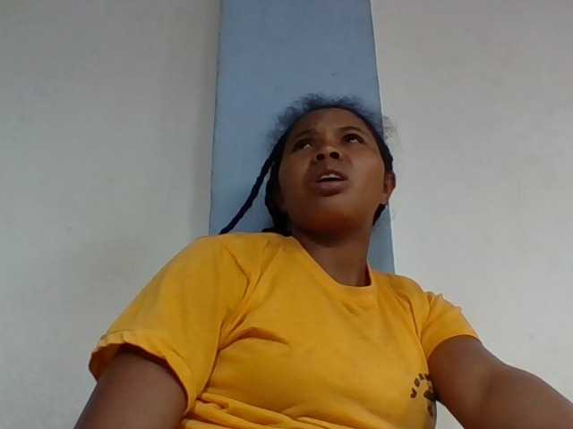 Juliah1a live cam on BongaCams