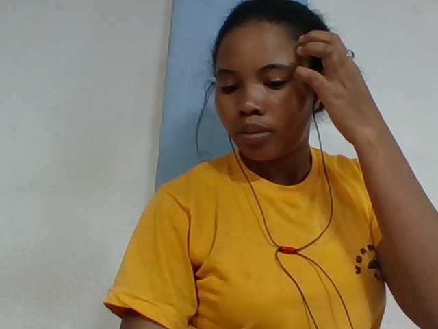 Juliah1a live cam on BongaCams