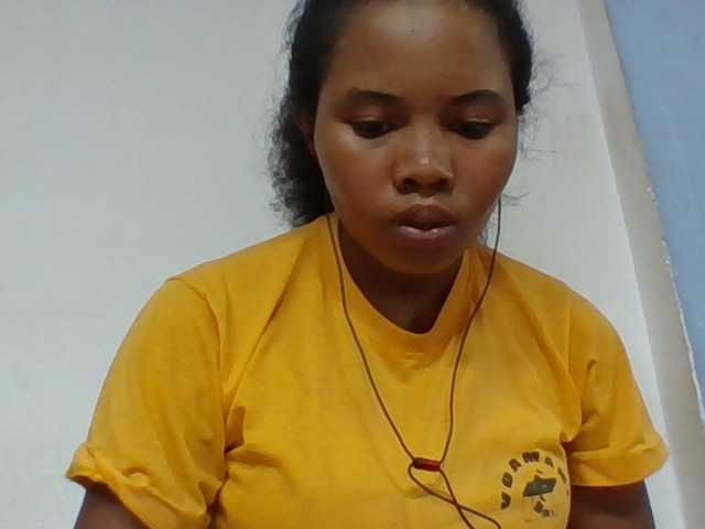 Juliah1a live cam on BongaCams